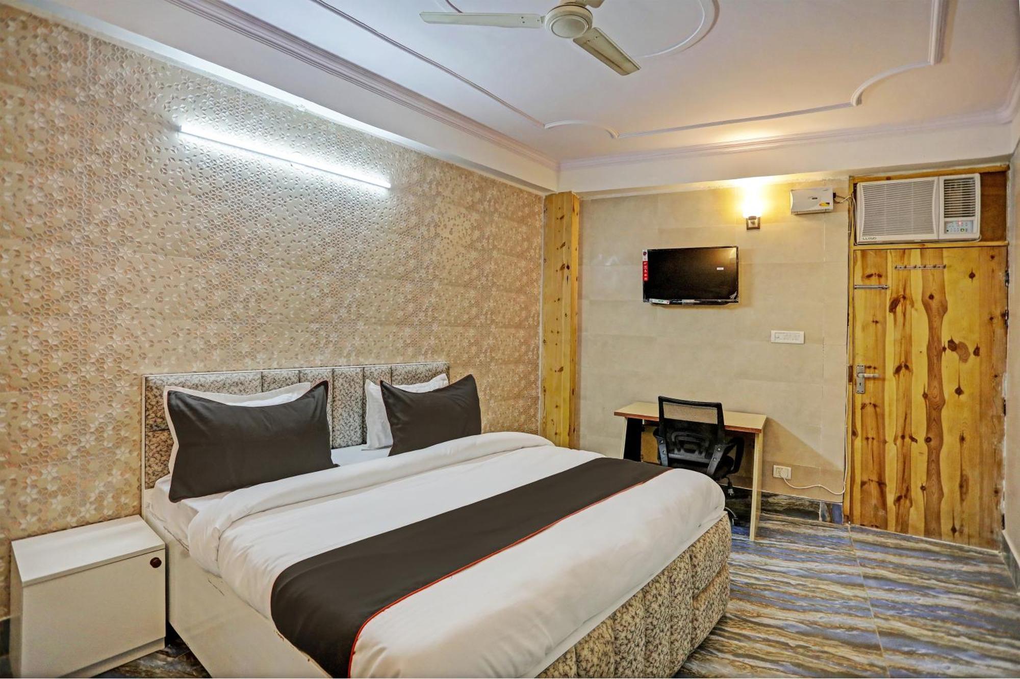 Umen Hotel Nearest Sector 66 Noida Eksteriør billede