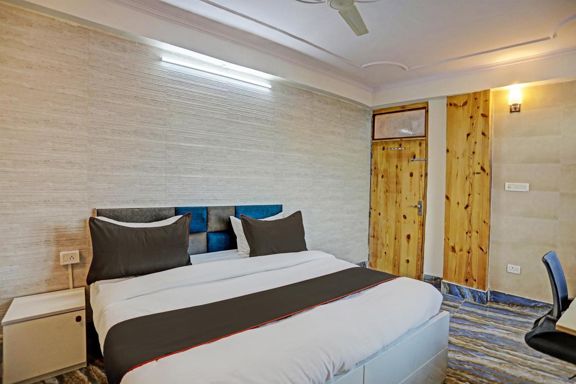 Umen Hotel Nearest Sector 66 Noida Eksteriør billede