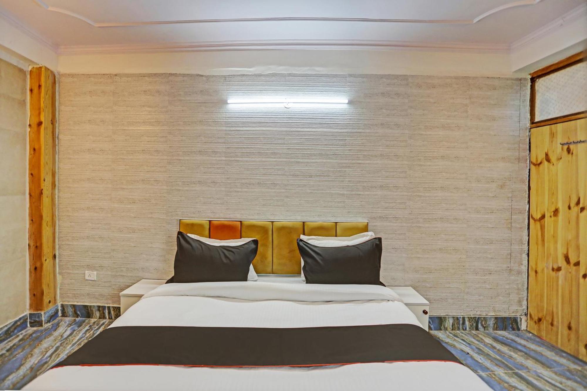 Umen Hotel Nearest Sector 66 Noida Eksteriør billede