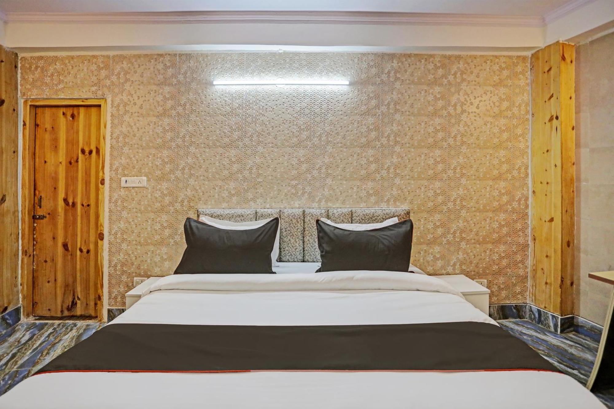 Umen Hotel Nearest Sector 66 Noida Eksteriør billede