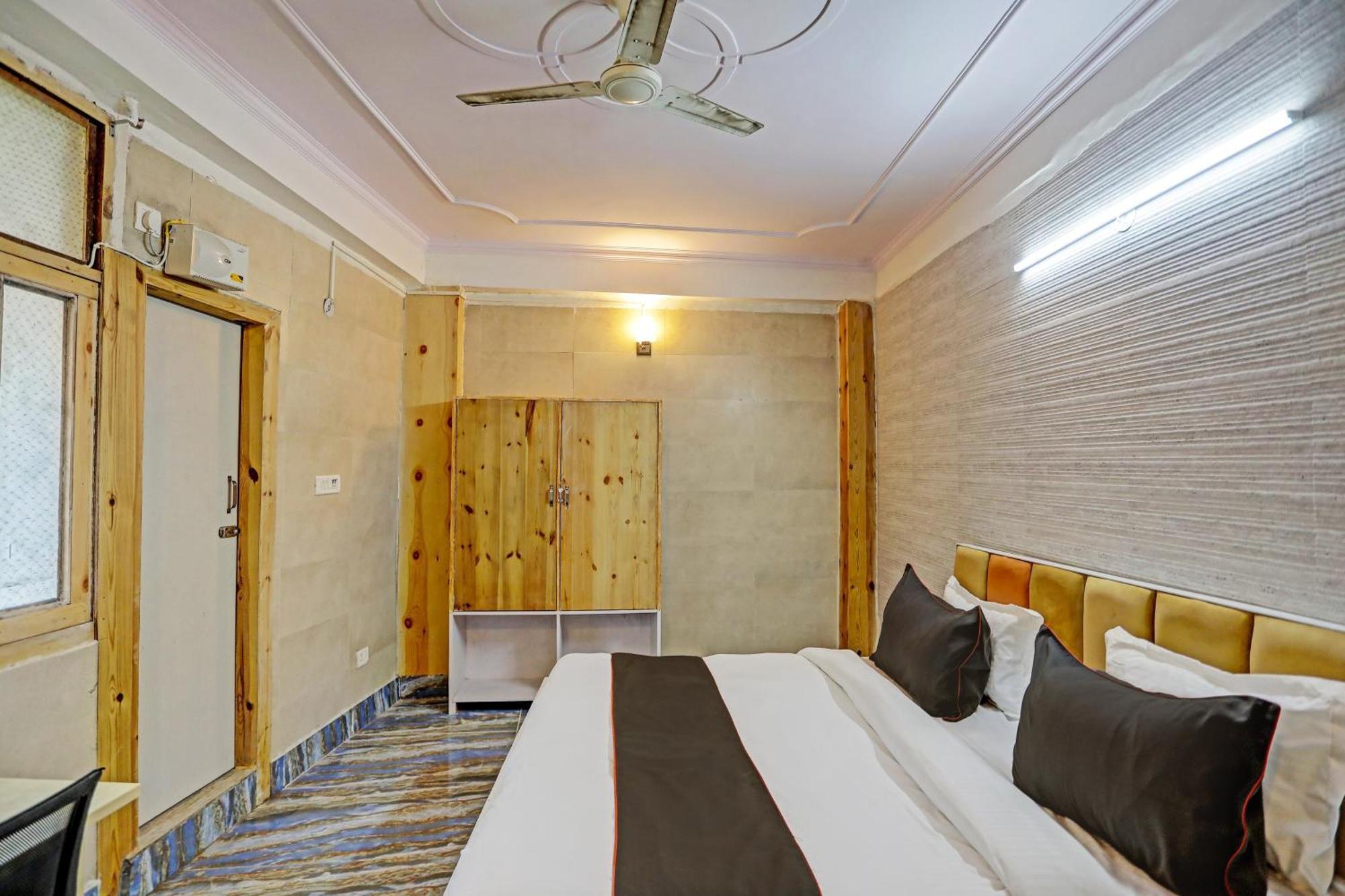 Umen Hotel Nearest Sector 66 Noida Eksteriør billede