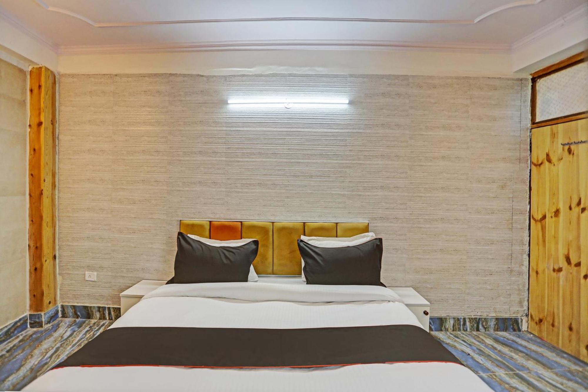 Umen Hotel Nearest Sector 66 Noida Eksteriør billede